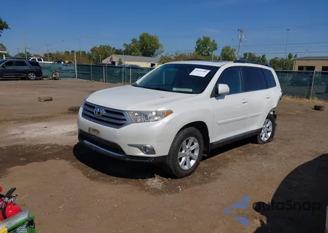 2012 Toyota Highlander Se V6 z USA, uszkodzony, nr VIN 5TDBK3EHXCS118948